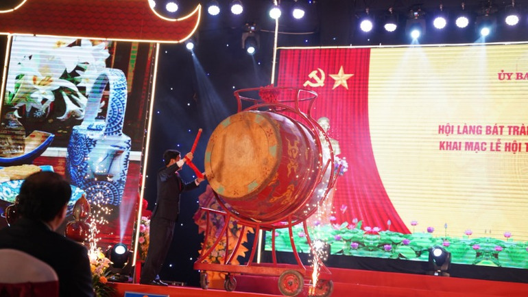 Cong-bo-le-hoi-lang-Bat-Trang-la-Di-san-van-hoa-phi-vat-the-quoc-gia_484034253-9815906325087197-1052755774873128304-n-4920-1723-5366-9884.jpg