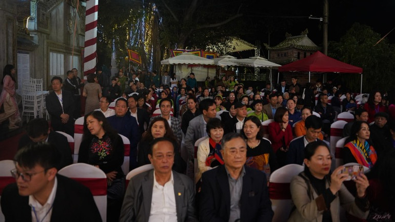 Cong-bo-le-hoi-lang-Bat-Trang-la-Di-san-van-hoa-phi-vat-the-quoc-gia_484212096-9815905821753914-1012608644525478735-n-6330-2368-6111-3539.jpg