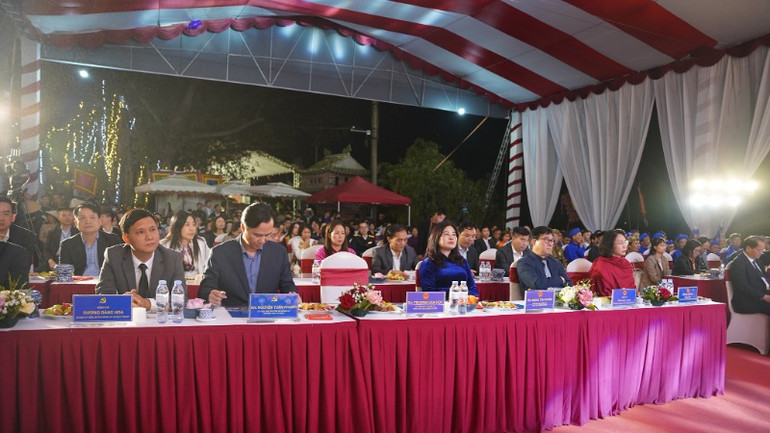 Cong-bo-le-hoi-lang-Bat-Trang-la-Di-san-van-hoa-phi-vat-the-quoc-gia_484365701-9815905318420631-1026856722758710124-n-6733-3233-5982-6943.jpg