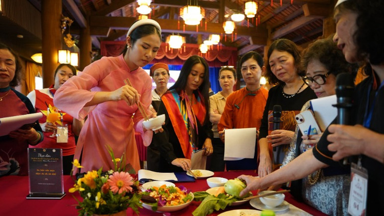 Dac-sac-Hoi-thi-am-thuc-Bat-Trang_482249368-9815160998495063-6974431497651252154-n-1-3215-1913-5895-6651.jpg