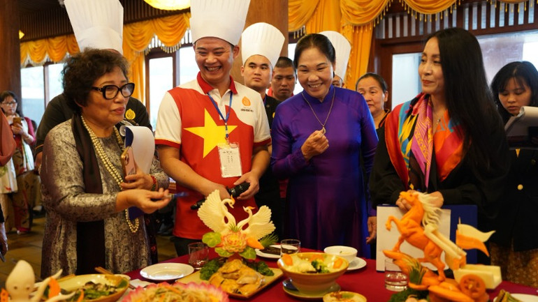 Dac-sac-Hoi-thi-am-thuc-Bat-Trang_484092882-9815266505151179-2038687318200581791-n-3334-3301-6823-984.jpg