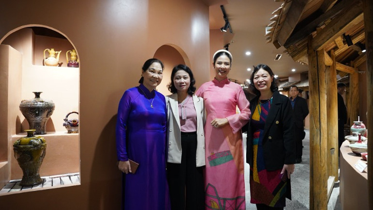 Dac-sac-Hoi-thi-am-thuc-Bat-Trang_484096279-9814940575183772-2783618182568233753-n-6887-3333-4354-8342.jpg