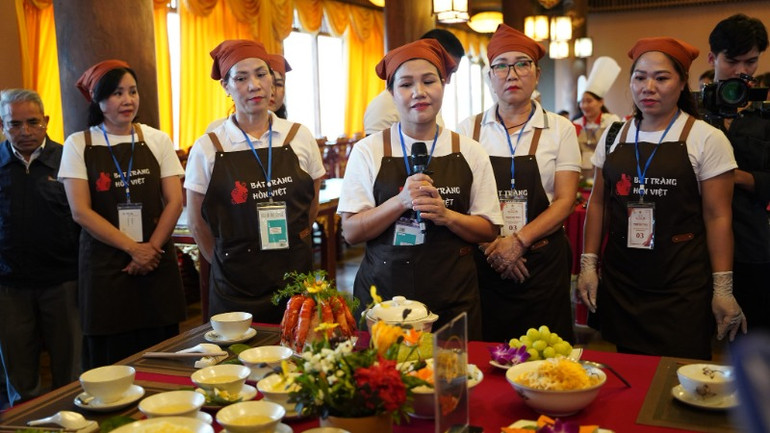 Dac-sac-Hoi-thi-am-thuc-Bat-Trang_484150887-9815161008495062-3368609312686968825-n-4067-7723-4690-3865.jpg