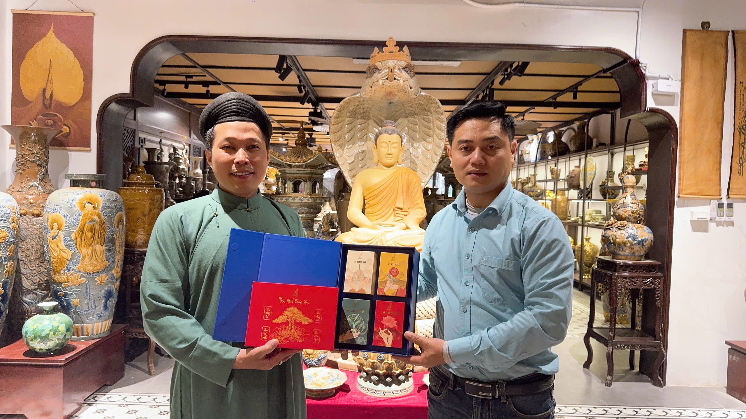 Dai-dien-Trung-uong-Giao-hoi-Phat-giao-Viet-Nam-tham-va-chuc-mung-Cong-ty-Co-phan-Gom-Tre-Viet-dau-Xuan-2026_IMG_5001.jpg