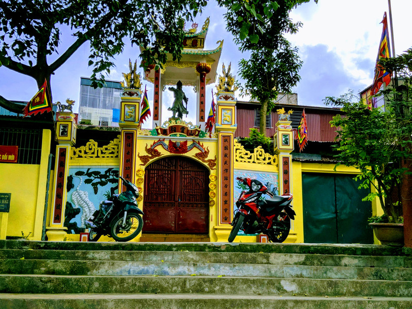 Dấu thiêng trên bến vắng