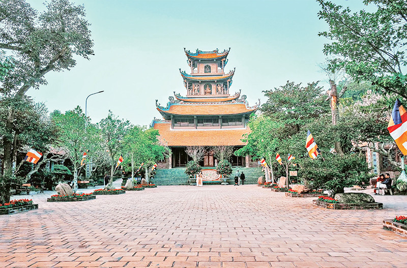Doc-dao-chua-gom-su-o-Bat-Trang_t2202hn5-7926.jpg