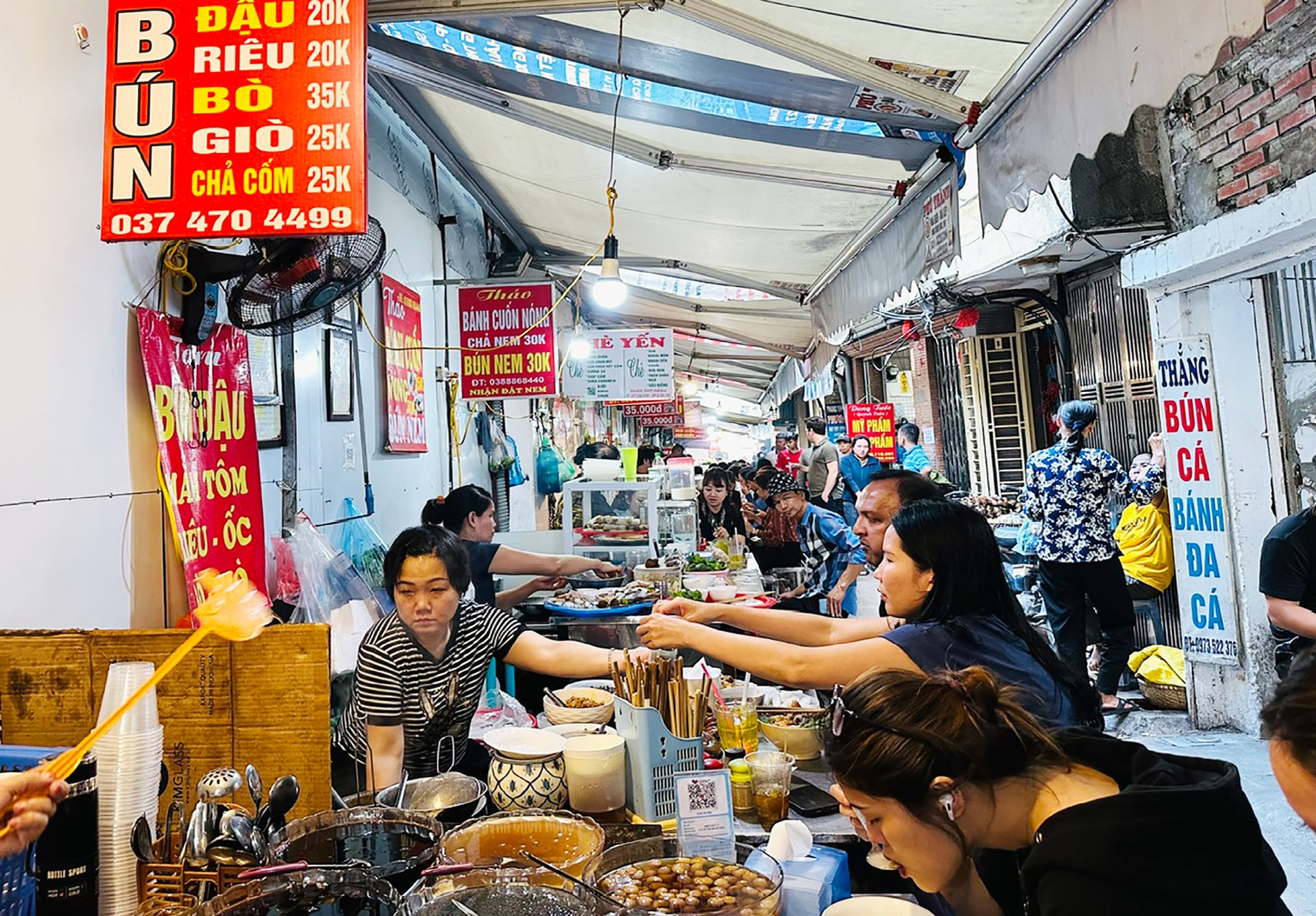 Độc đáo “foodtour” phố cổ Hà Nội