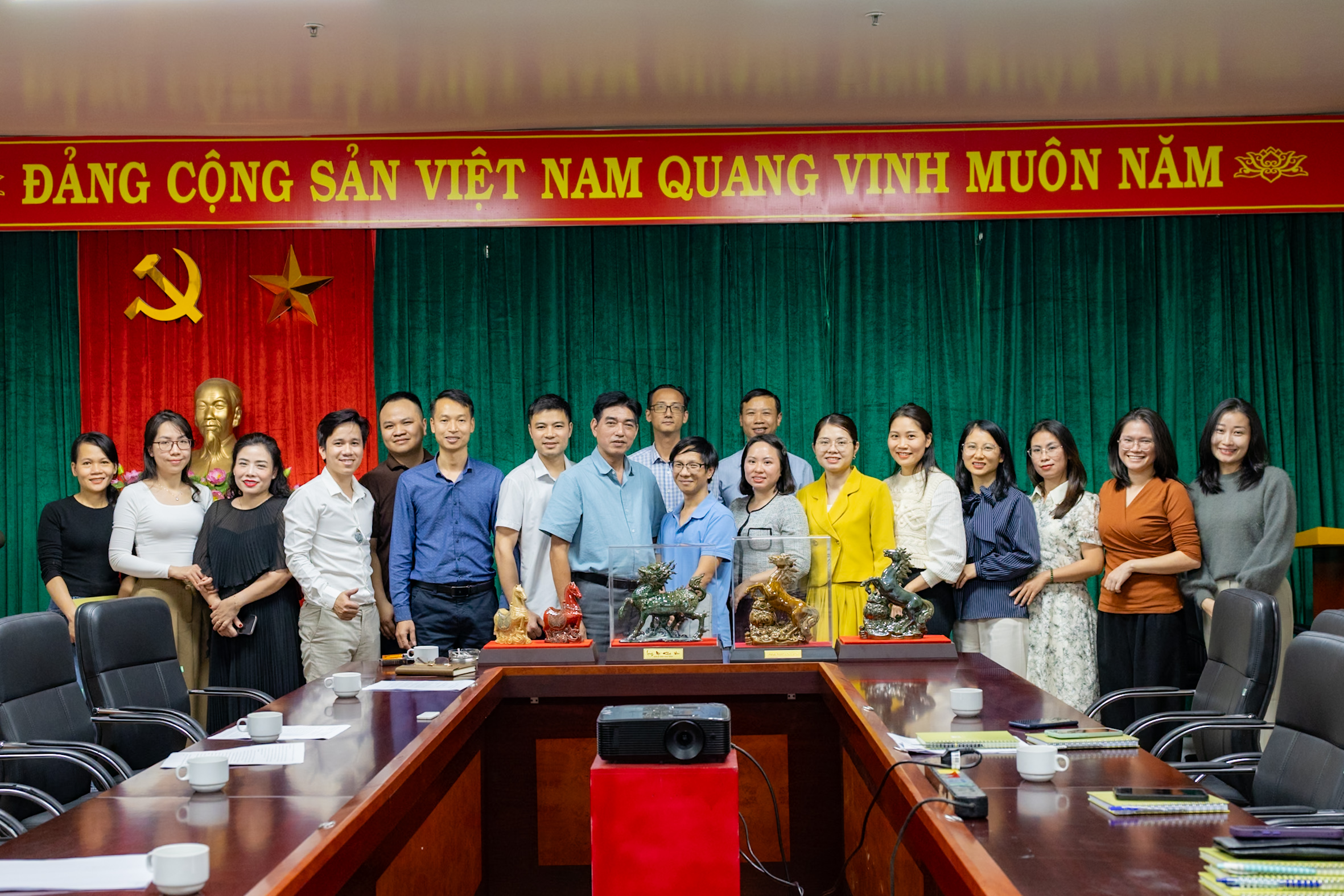 GOM-TRE-VIET-BAN-GIAO-TAC-PHAM-GOM-DOC-BAN-THIEM-DUC-TUE-DANG-cho-Bao-tang-Ha-Noi_IMG_0229.jpg