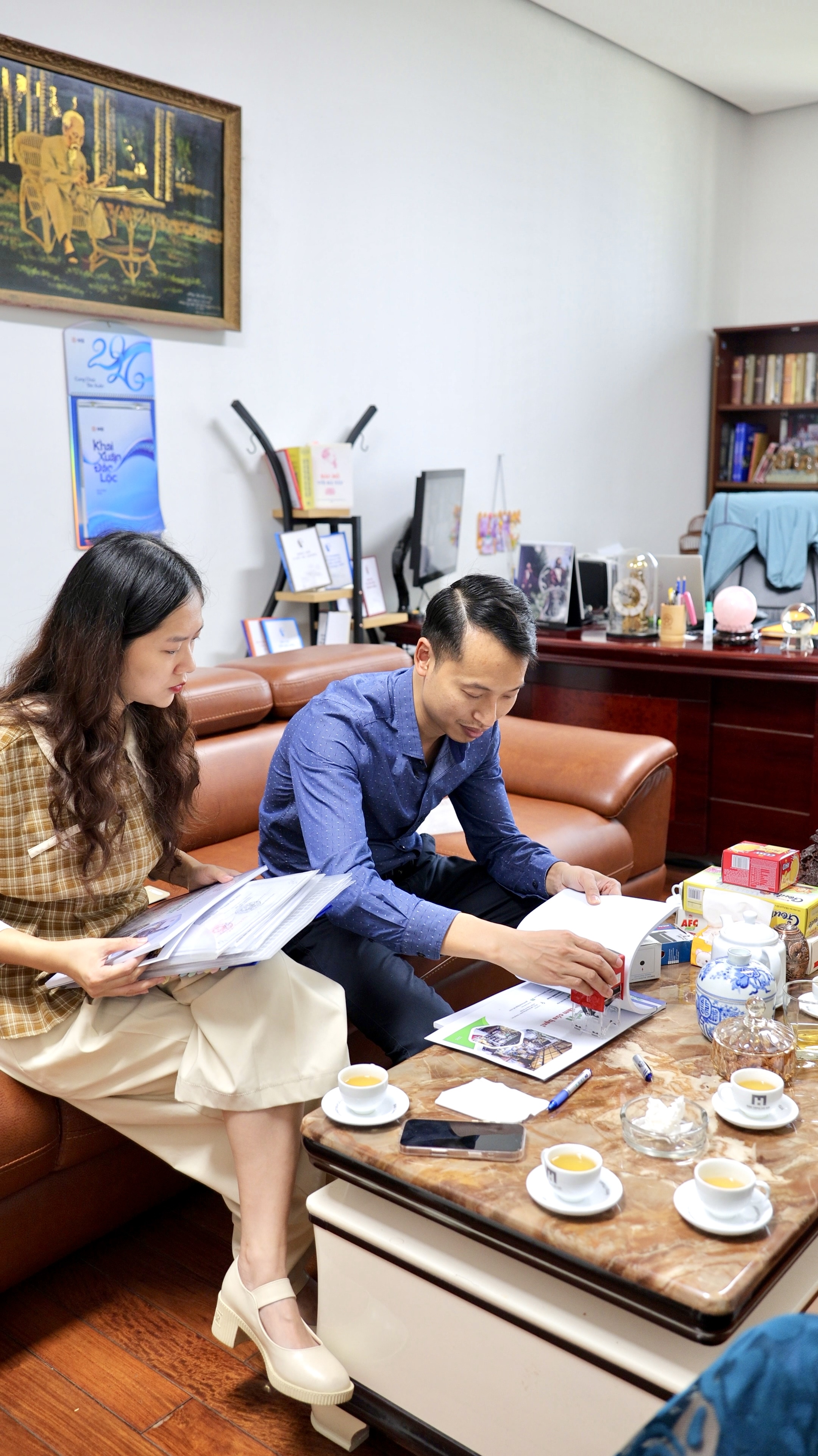 GOM-TRE-VIET-BAN-GIAO-TAC-PHAM-GOM-DOC-BAN-THIEM-DUC-TUE-DANG-cho-Bao-tang-Ha-Noi_IMG_9645.jpg