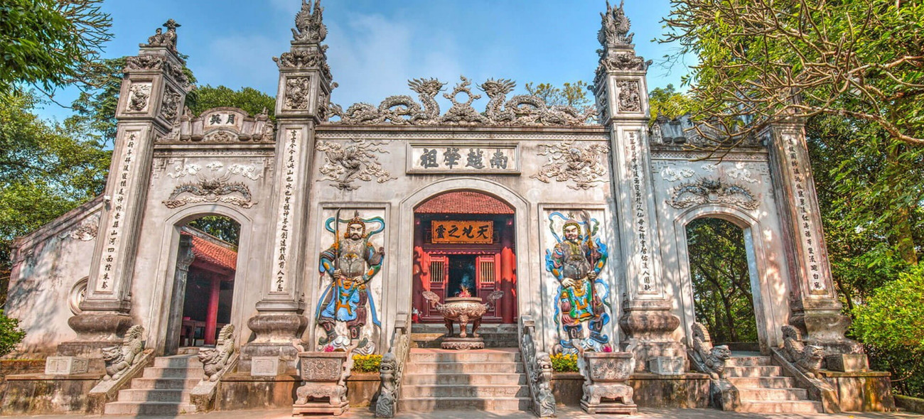 Quoc-mau-Au-Co-va-truyen-thuyet-Rong-Tien_den-hung-top-banner-2147-2.jpg
