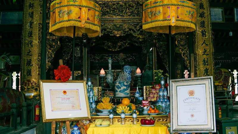 Thieng-lieng-nghi-thuc-bao-sai-o-hoi-lang-Bat-Trang_481816224-9791405120870651-5620101358472796468-n-212-8966-6784-8109.jpg