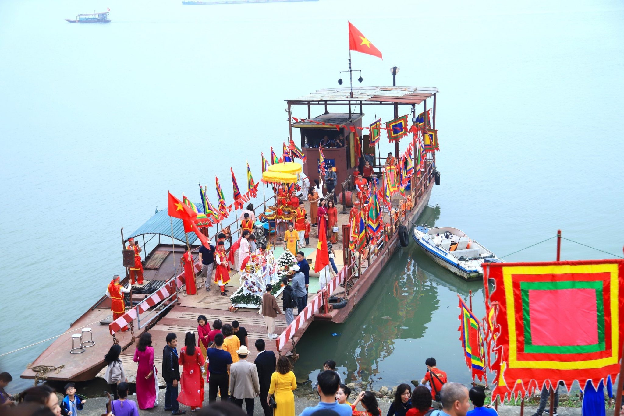 Top 5 địa điểm không thể bỏ lỡ khi tham gia lễ hội Làng gốm Bát Tràng 2025