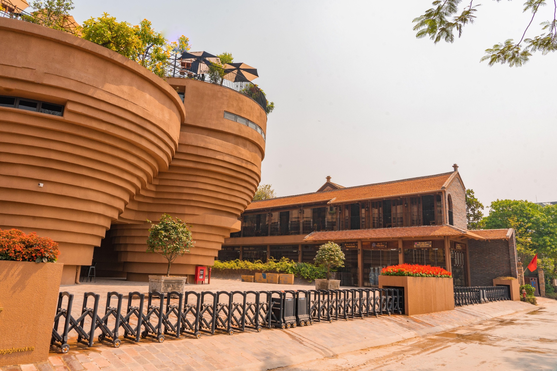 Trung-tam-tinh-hoa-lang-nghe-Viet_blob.jpg