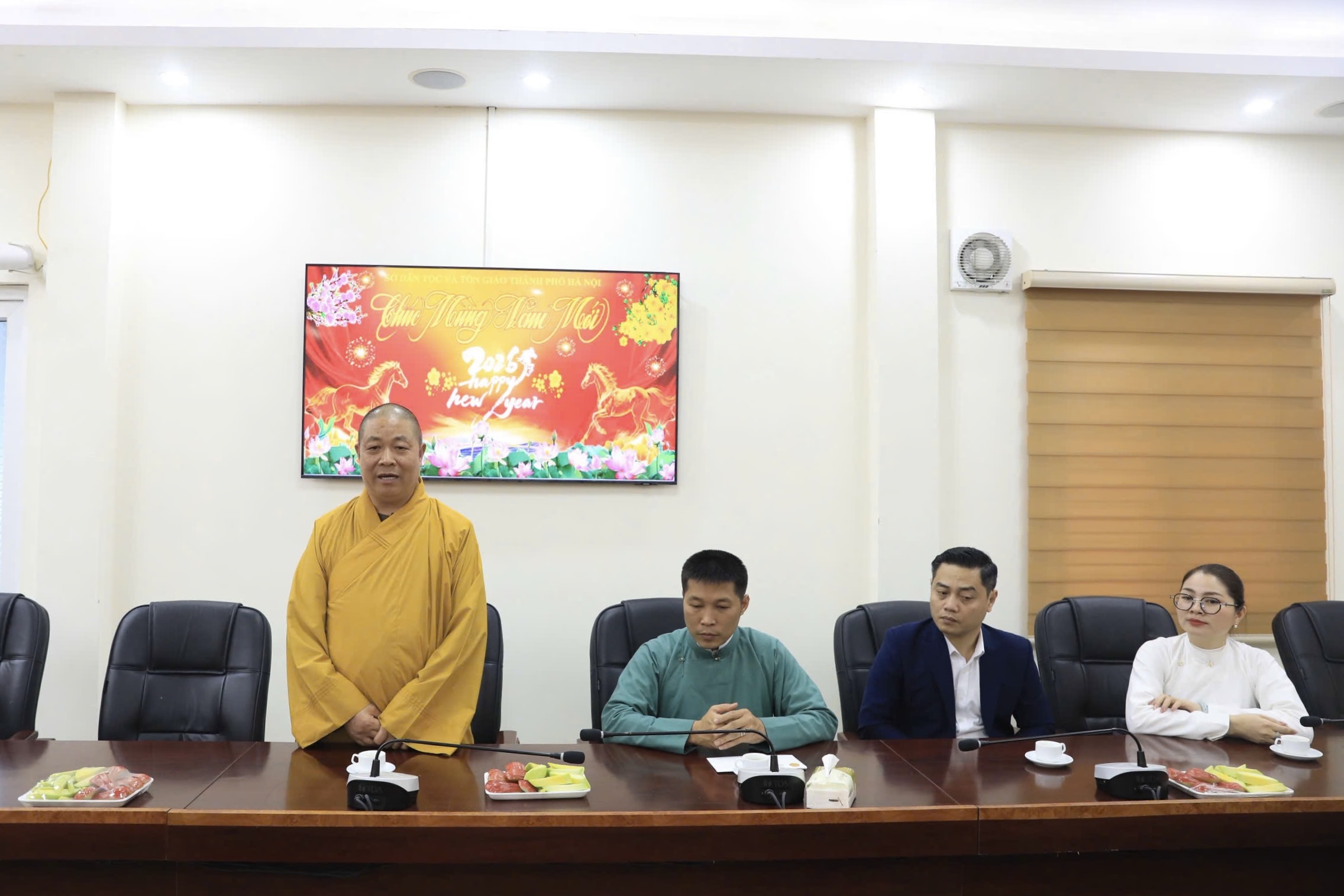 Ban-Van-hoa-Trung-uong-GHPGVN-tham-va-chuc-Tet-So-Dan-toc-va-Ton-giao-TP-Ha-Noi-nhan-dip-Xuan-moi-1.jpg