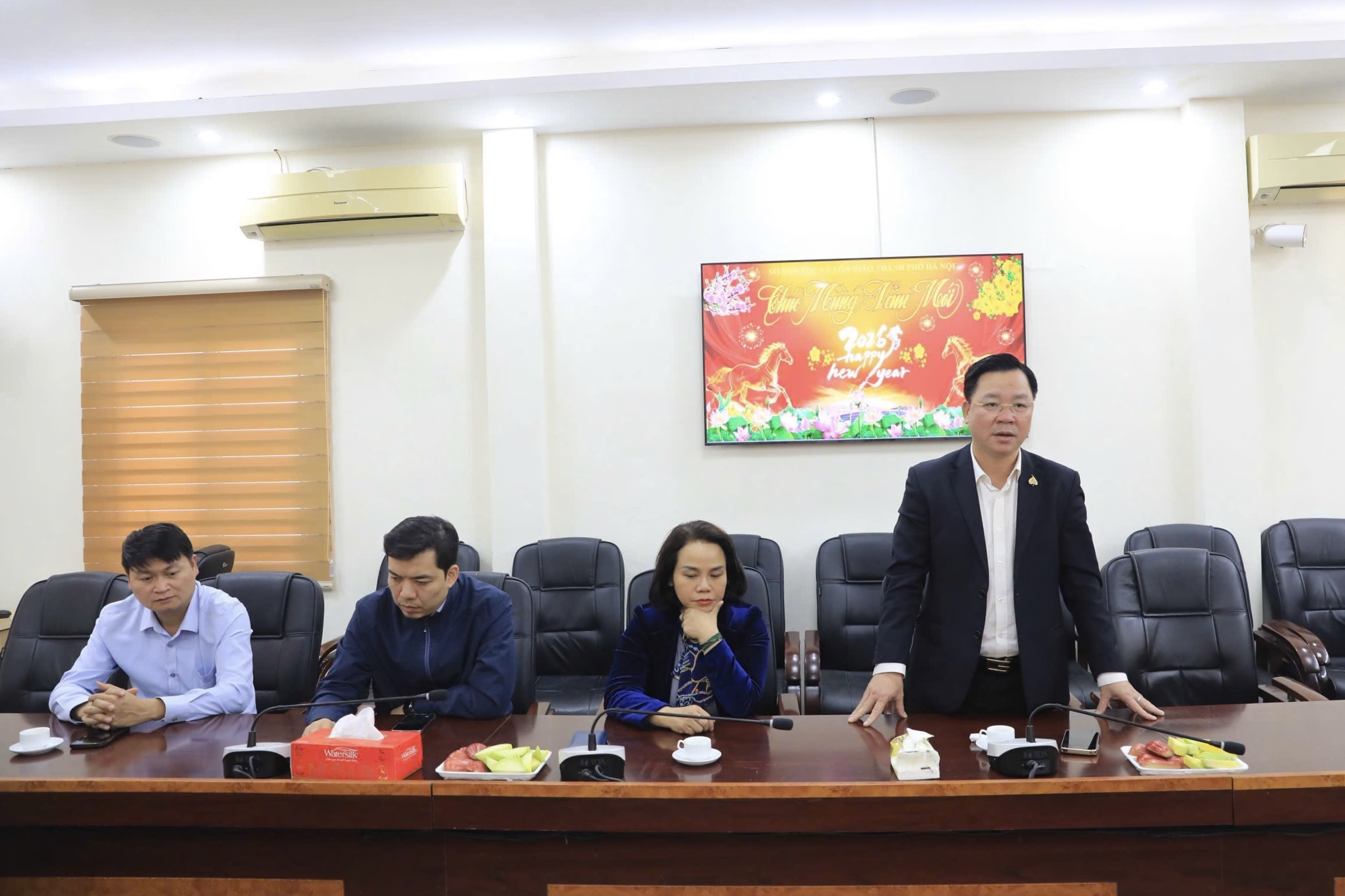 Ban-Van-hoa-Trung-uong-GHPGVN-tham-va-chuc-Tet-So-Dan-toc-va-Ton-giao-TP-Ha-Noi-nhan-dip-Xuan-moi-4.jpg