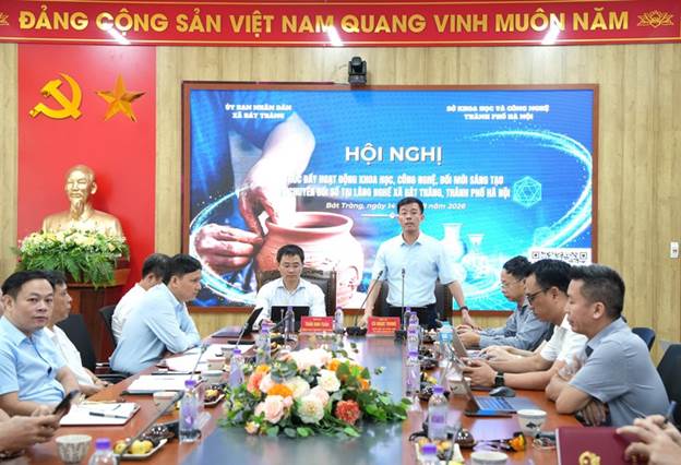 Bát Tràng thúc đẩy khoa học, công nghệ, đổi mới sáng tạo và chuyển đổi số trong phát triển làng nghề - Ảnh 5.