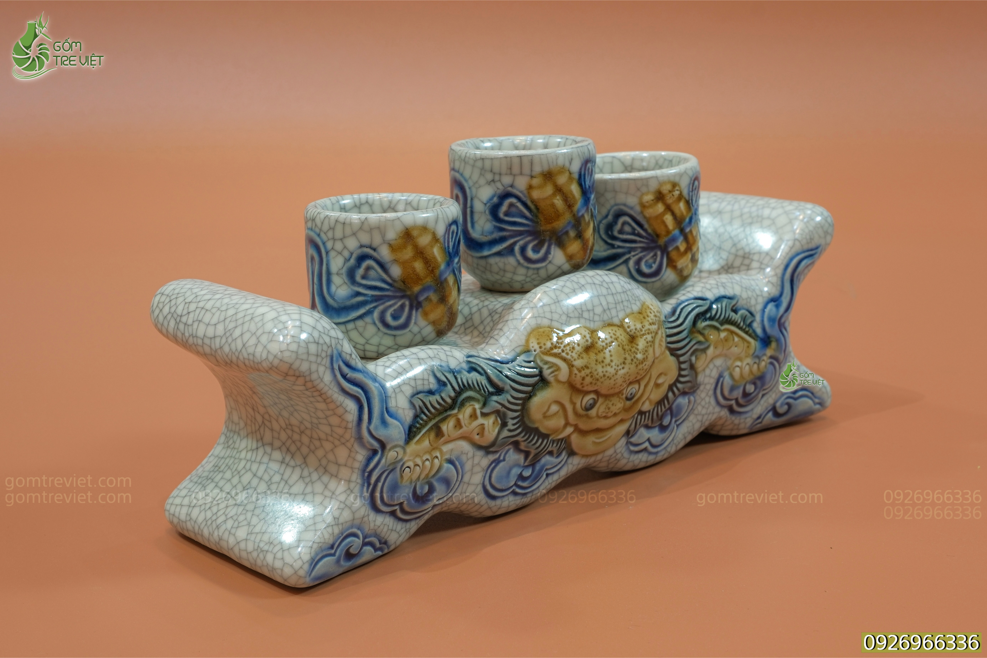 Kỷ ngai thờ 3 chén 
