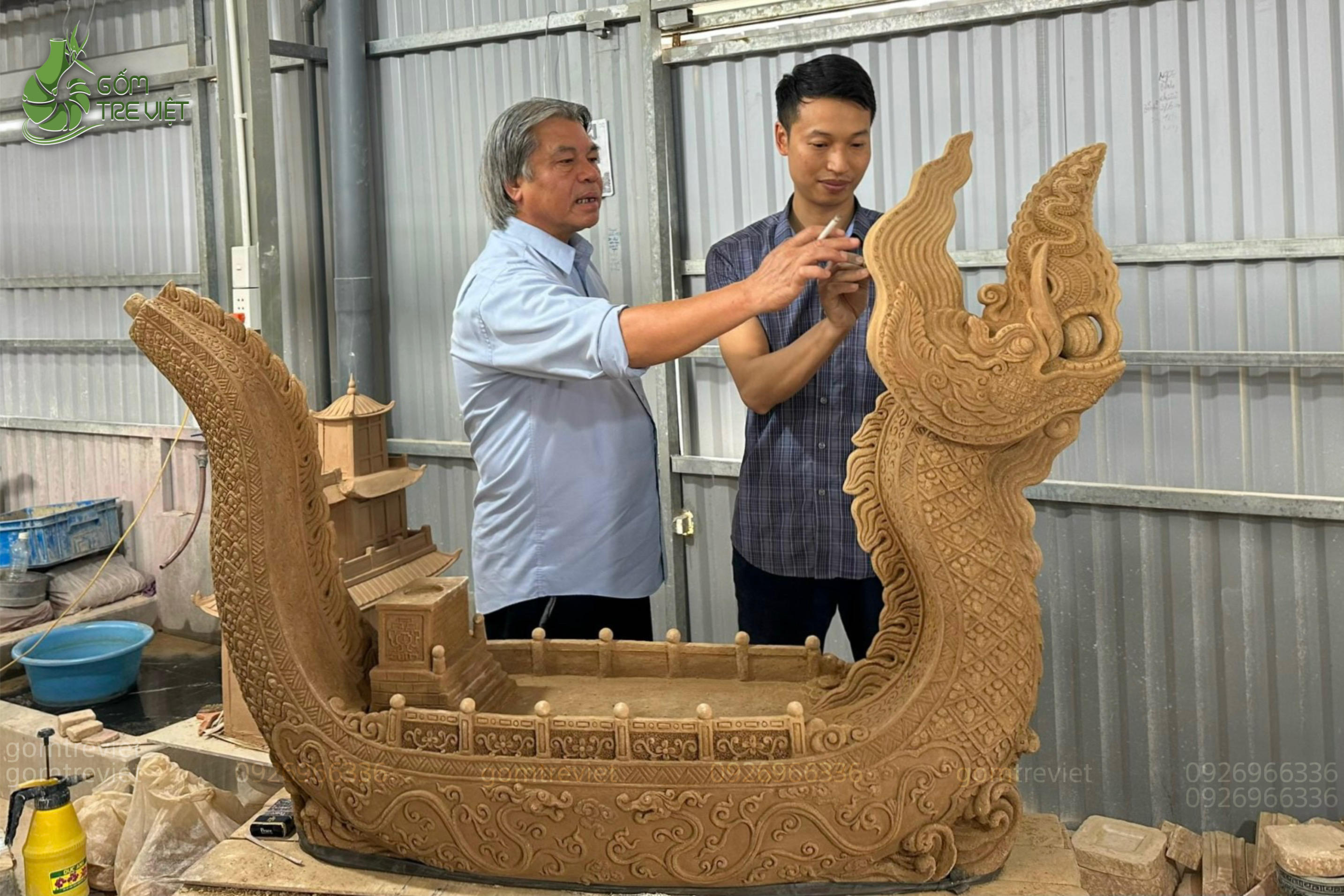 Nghệ nhân ưu tú Tô Thanh trực tiếp thi chỉ, hướng dẫn cách làm nghề