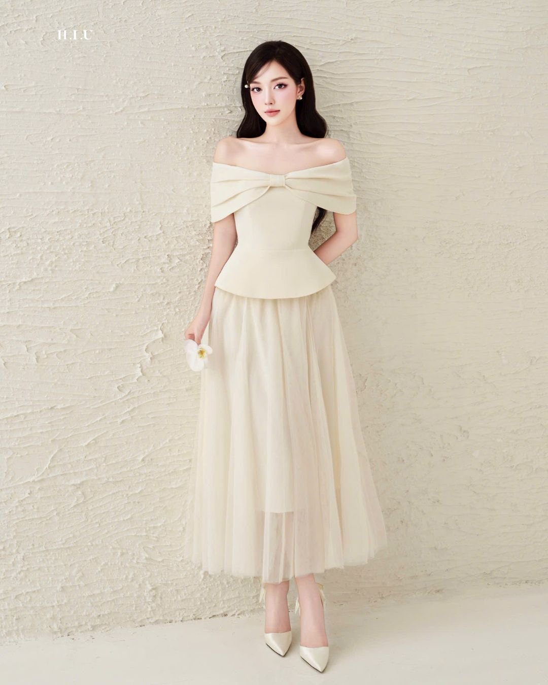 Áo kiểu nữ trễ vai Lora Top dáng peplum text chun hàn cao cấp HIU design