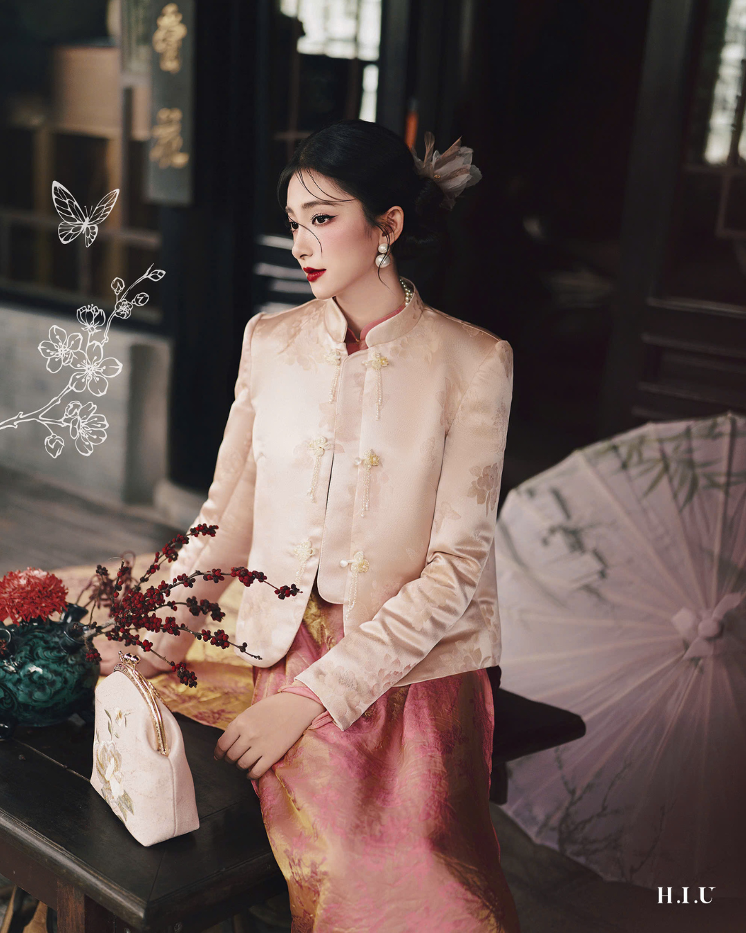 Áo Khoác nữ cách tân gấm hoa ánh nhũ cao cấp Yên Uyển Top HIU design