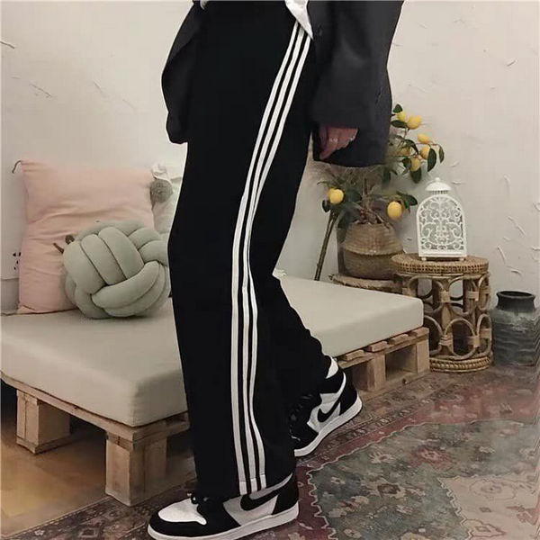 Quần ba sọc line pants màu đen