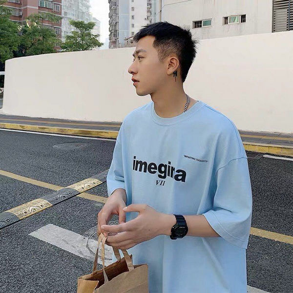 Chuẩn soái ca bên áo phông oversize imegina