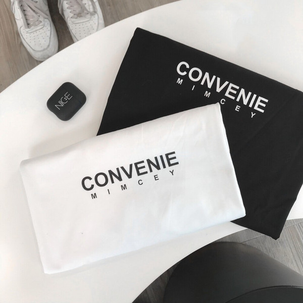Chất liệu cotton mát mẻ của áo phông oversize convenie đen - trắng
