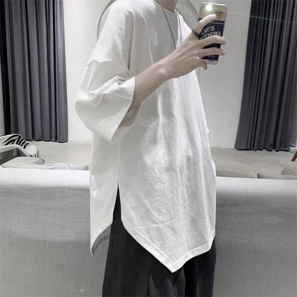 Áo phông cách điệu xẻ tà oversize