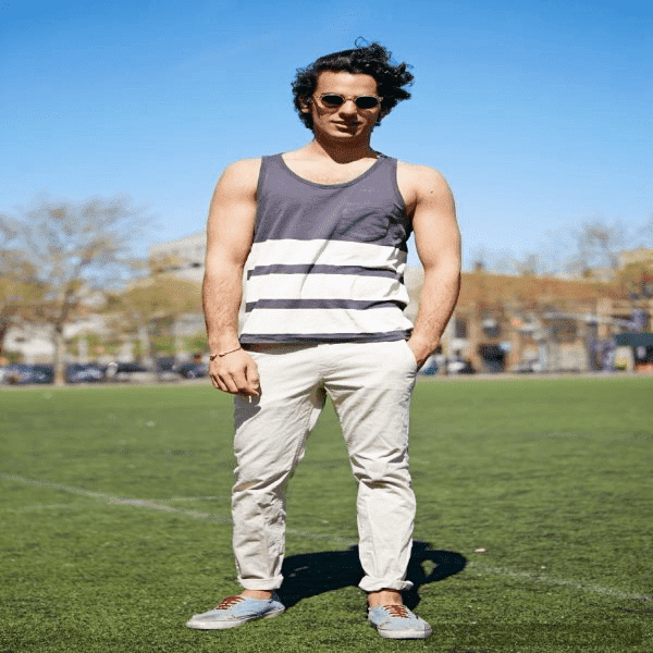 Áo Tanktop nam phối cùng quần jeans kaki trẻ trung