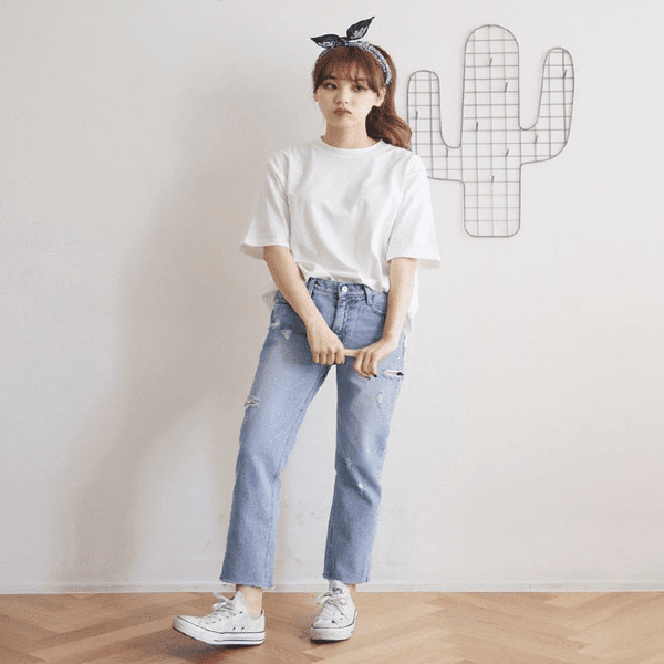 Phối áo phông rộng với quần baggy