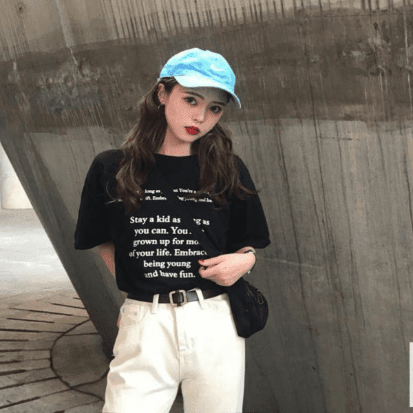 Áo phông mix cùng quần kaki