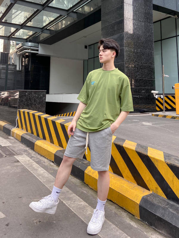 áo thun thể tha mix cùng quần short nỉ