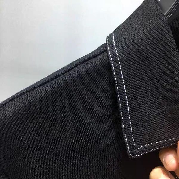 tẩy vết bẩn trên áo màu