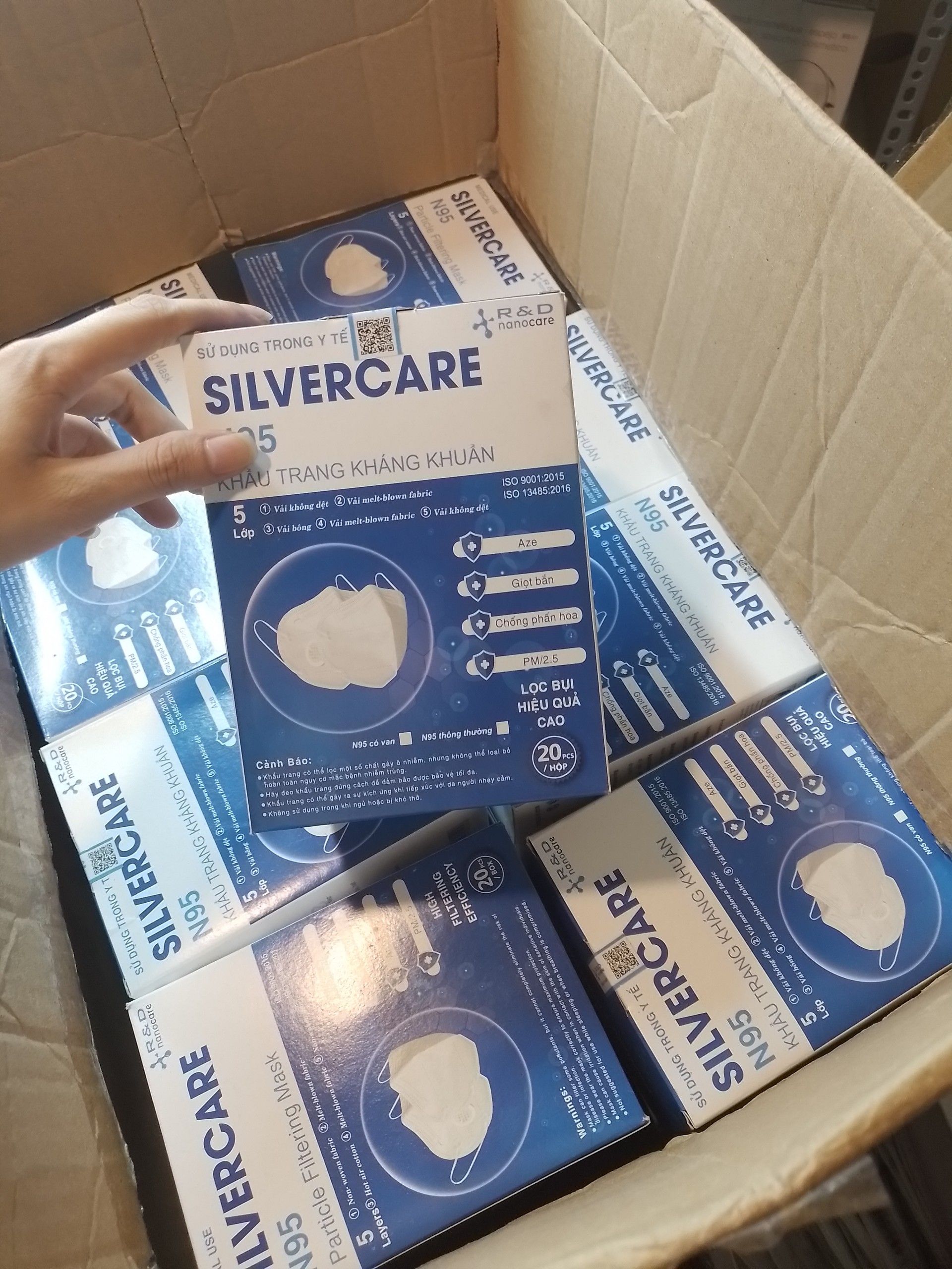 Khẩu trang N95, Silvercare, có van (1Hộp=20 cái)