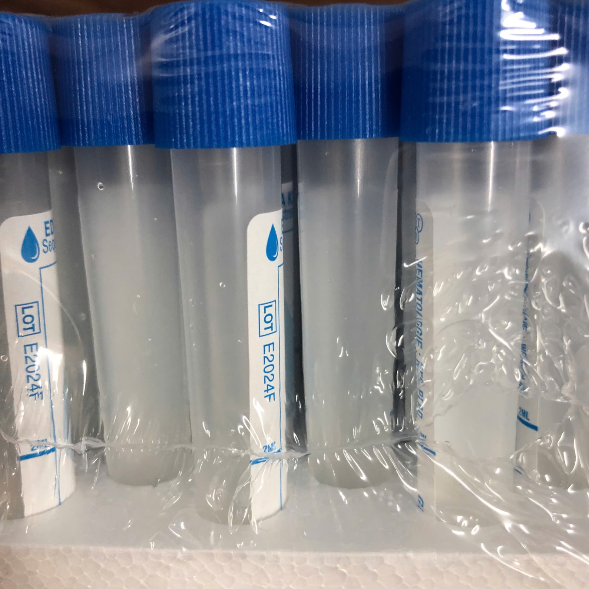 Ống huyết học EDTA K2 HTM 2.0ml, nắp xanh dương (Khay=100 ống, Thùng=2400 ống)