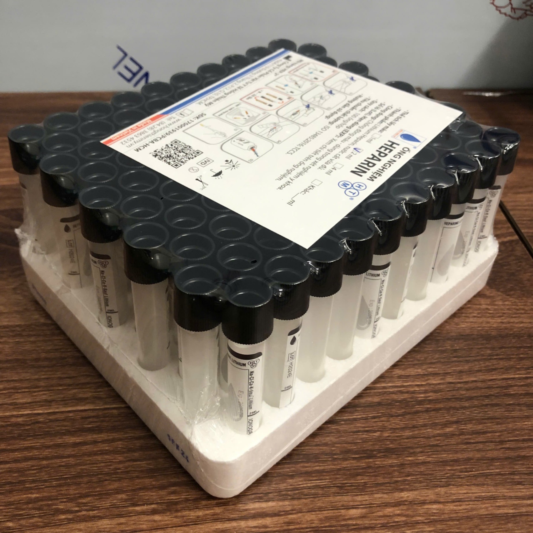 Ống sinh hoá, Lithium Heparin HTM 2ml nắp đen (Khay=100 ống, Thùng=2400ống)