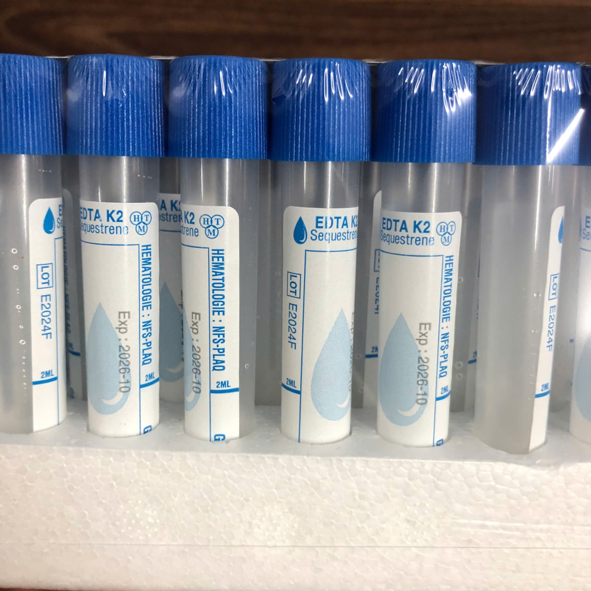 Ống huyết học EDTA K2 HTM 2.0ml, nắp xanh dương (Khay=100 ống, Thùng=2400 ống)