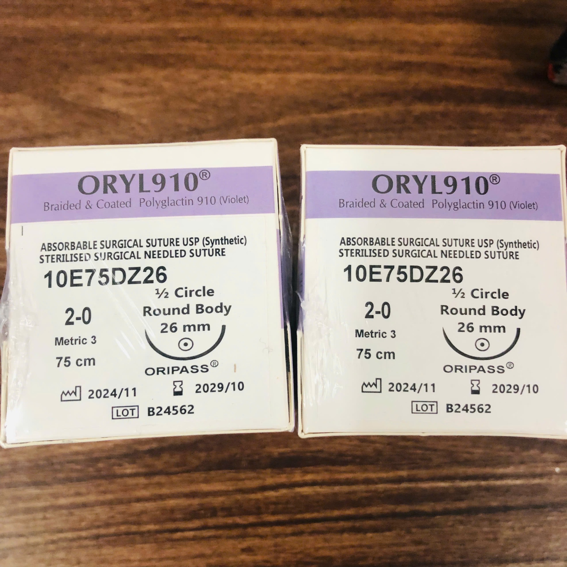 Chỉ tiêu tổng hợp đa sợi Polyglactin số 2, Orion Sutures, Ấn Độ (Hộp=12 sợi)