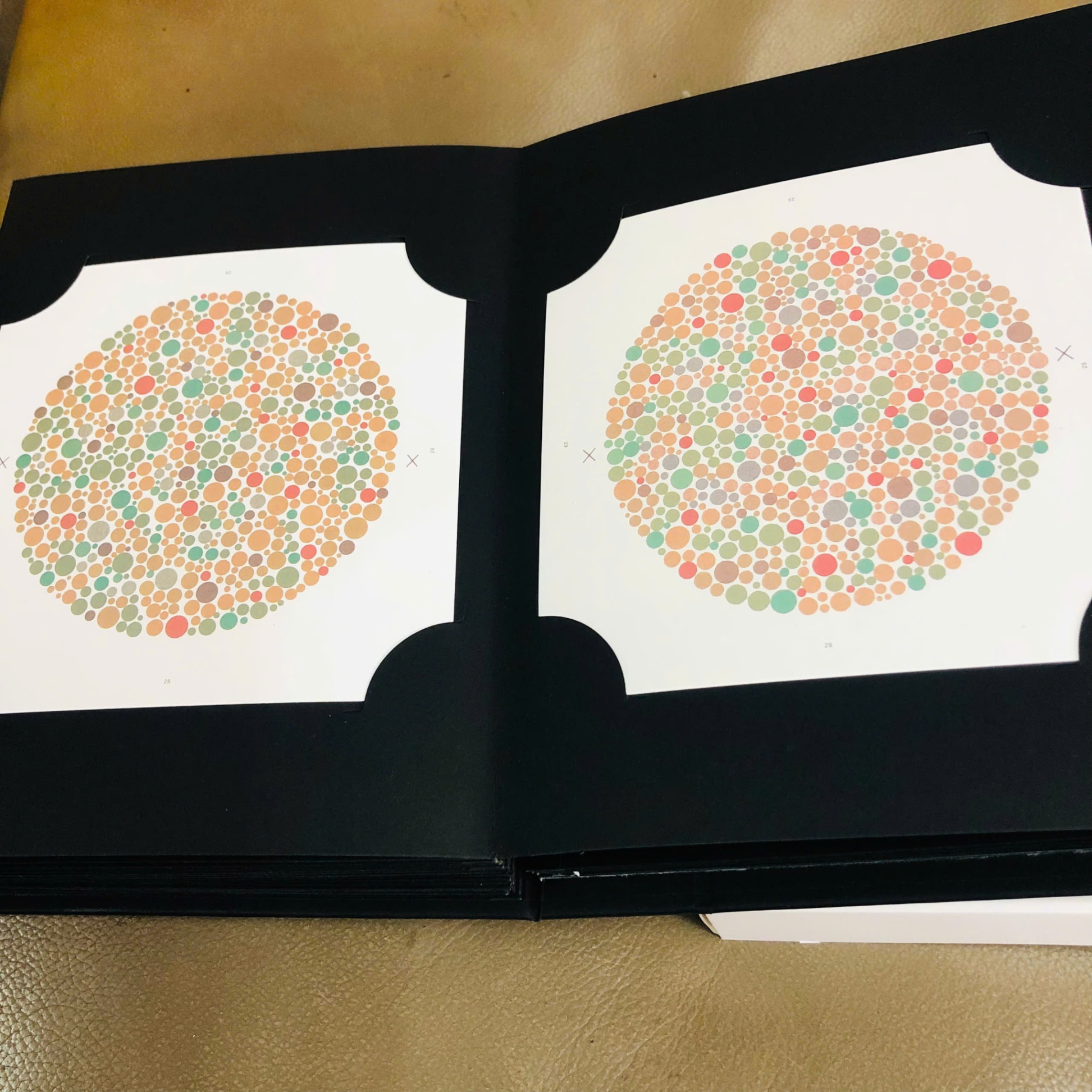 Bộ kiểm tra (sách test) mù màu Ishihara Nhật Bản (Bộ=1 quyển)