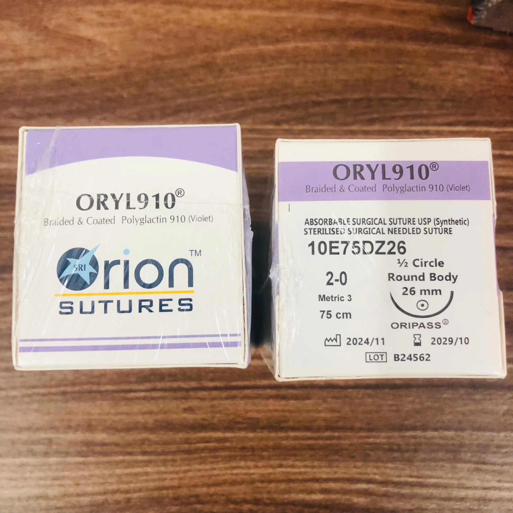 Chỉ tiêu tổng hợp đa sợi Polyglactin số 2, Orion Sutures, Ấn Độ (Hộp=12 sợi)