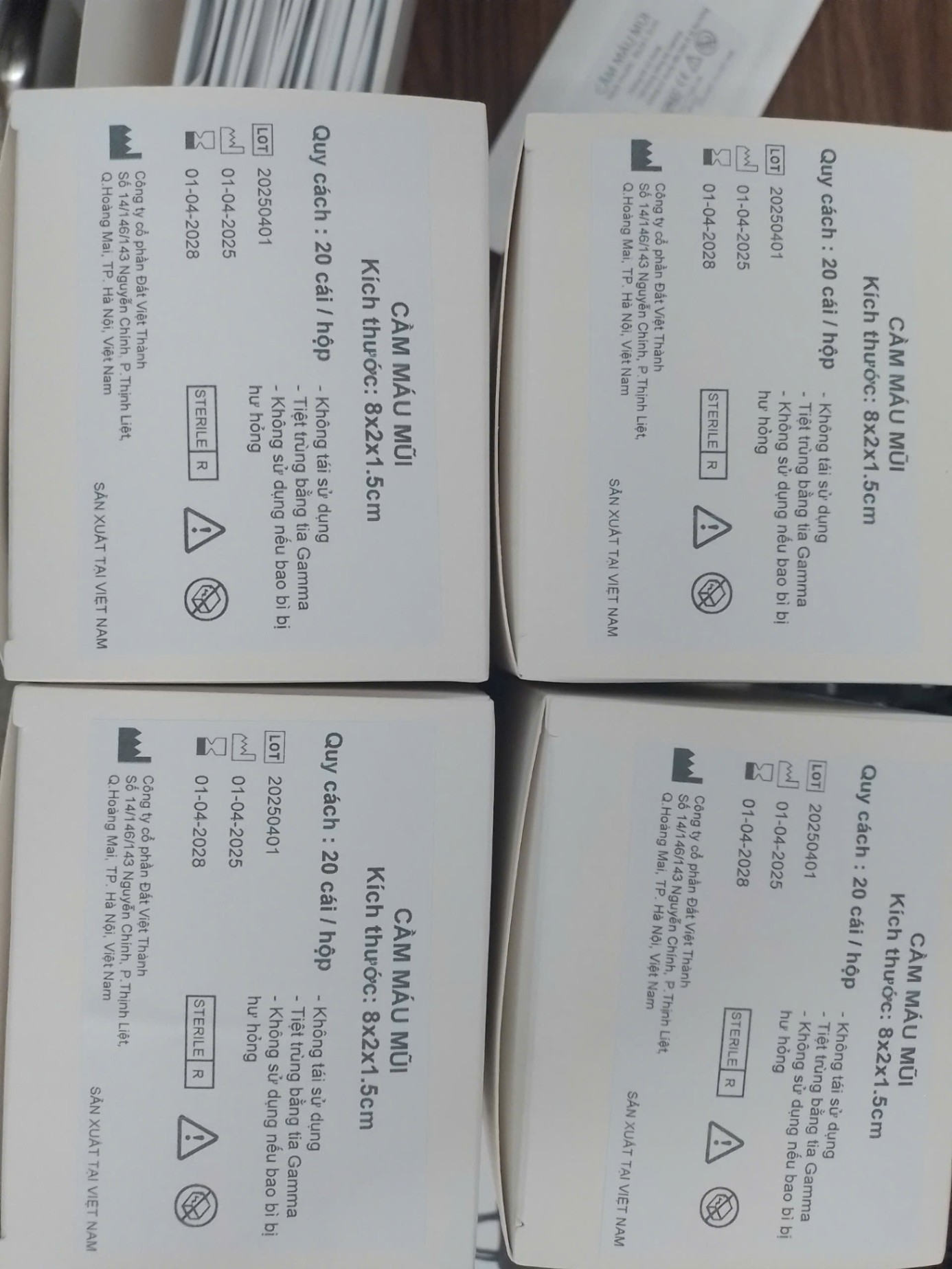Gạc cầm máu mũi chất liệu PVA, 8x2x1,5 cm Đất Việt Thành, Việt Nam (Túi=1 miếng, Hộp=20 miếng)