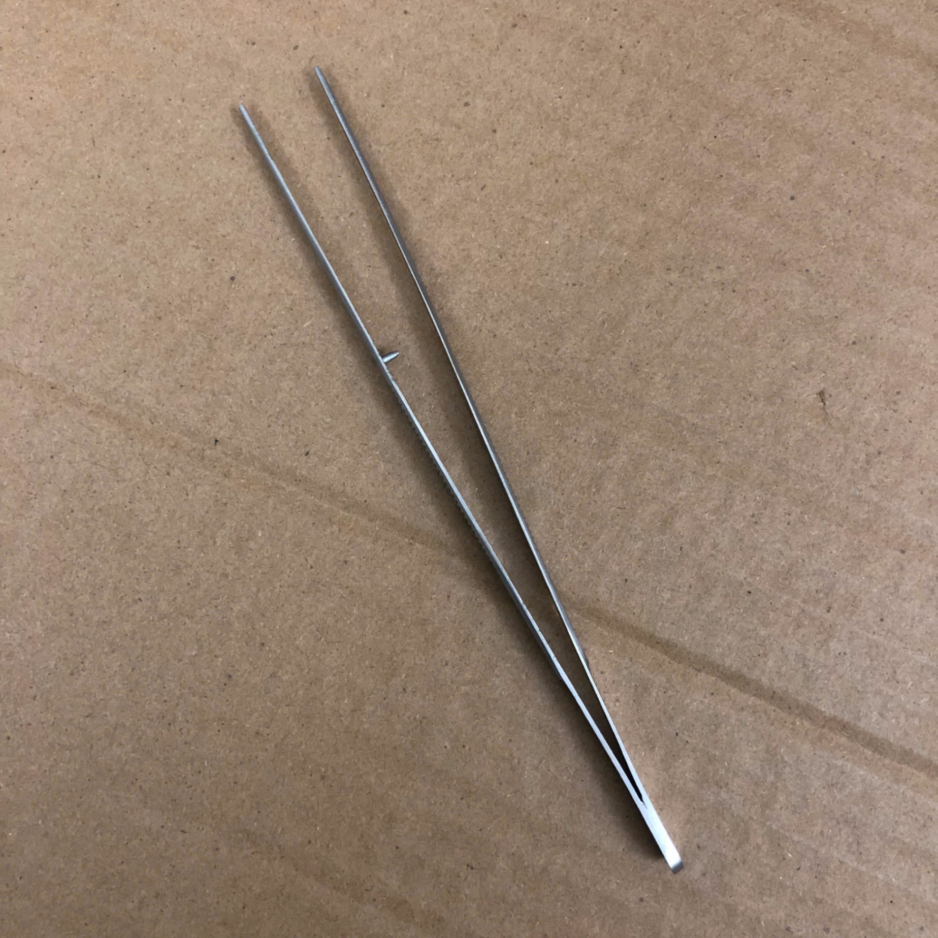 Kẹp phấu tích không mấu 16 cm đầu nhỏ