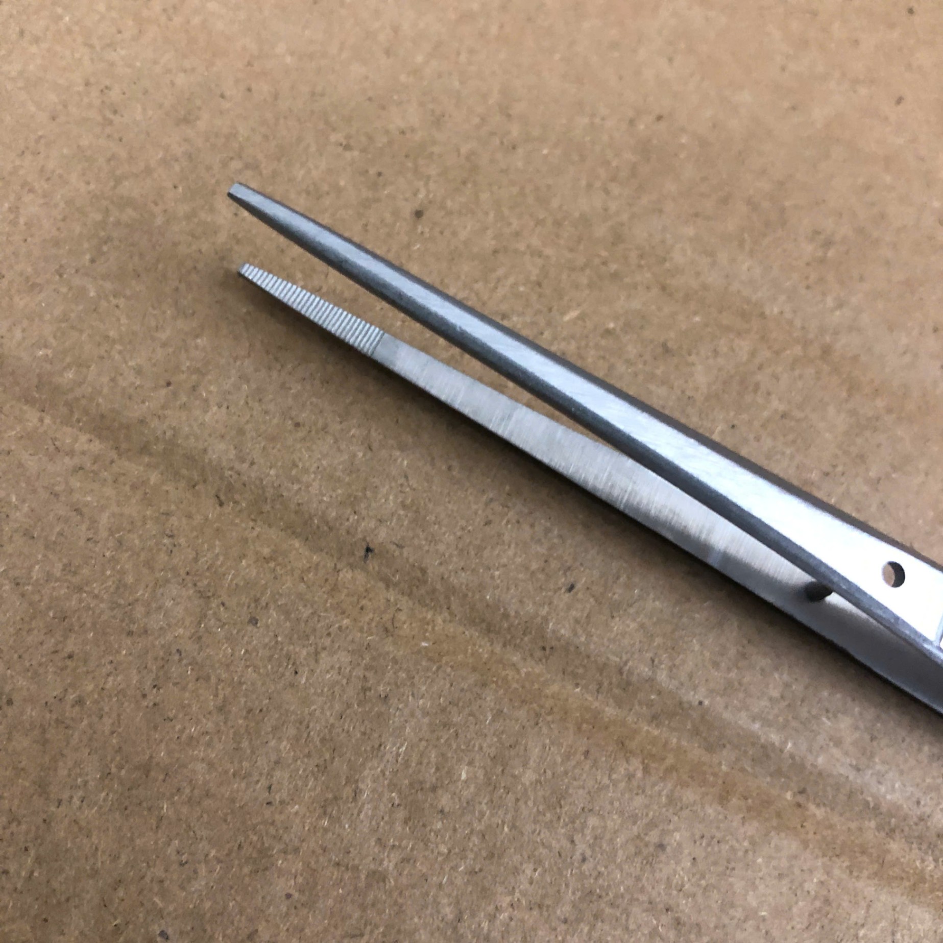 Kẹp phấu tích không mấu 16 cm đầu nhỏ