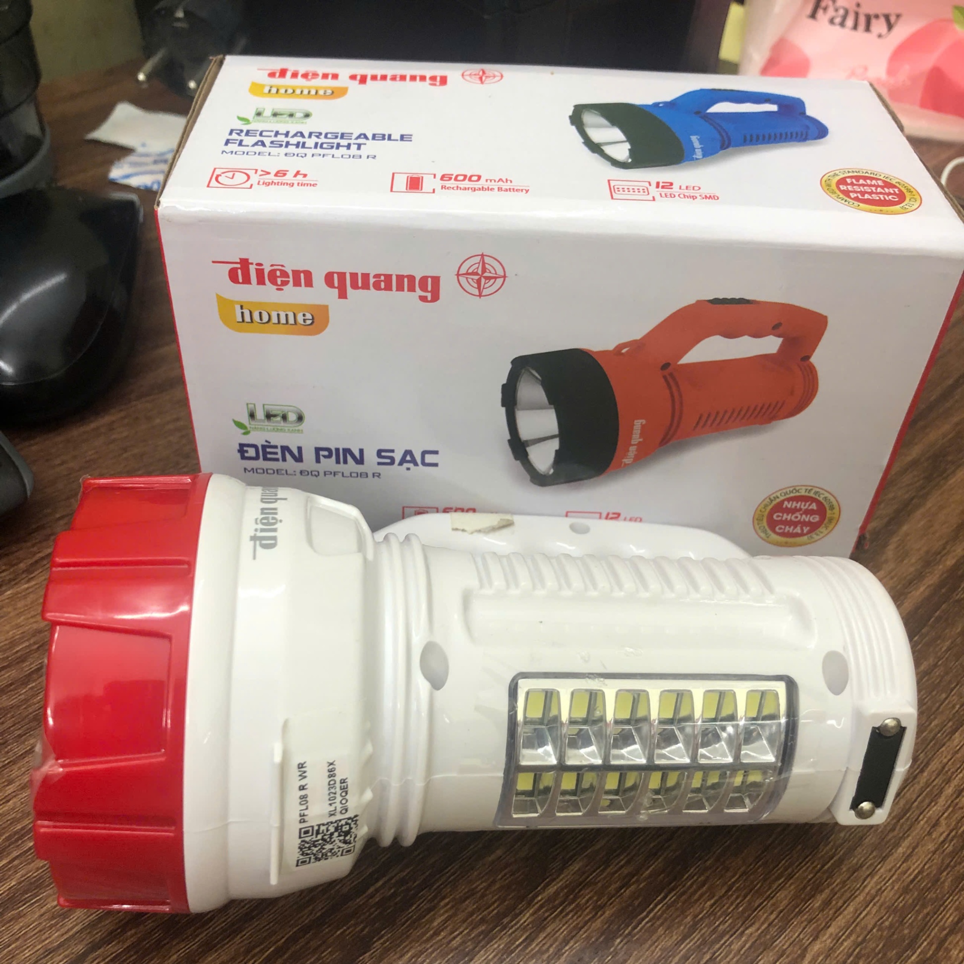 Đèn pin siêu sáng + 2 pin , Điện quang, Việt Nam (Hộp 1 cái )