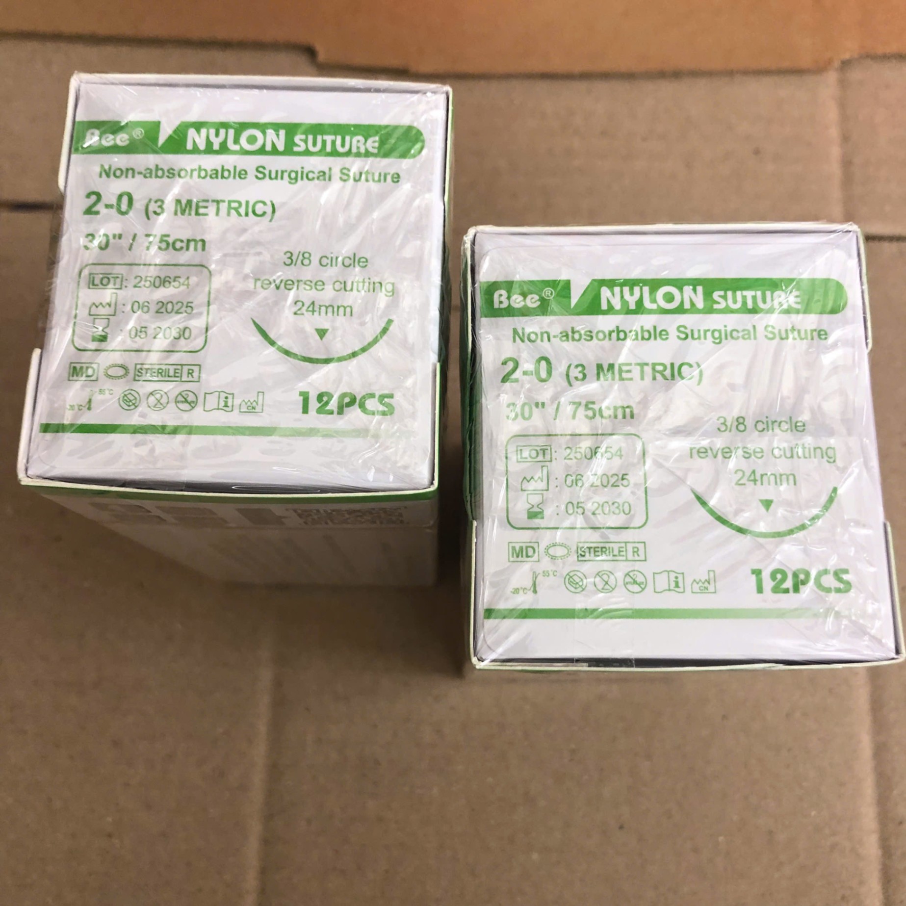 Chỉ không tan đơn sợi polyamide số 2/0, Huaiyin Medical Instruments Co., Ltd (Hộp =12 sợi
Thùng=600 sợi )