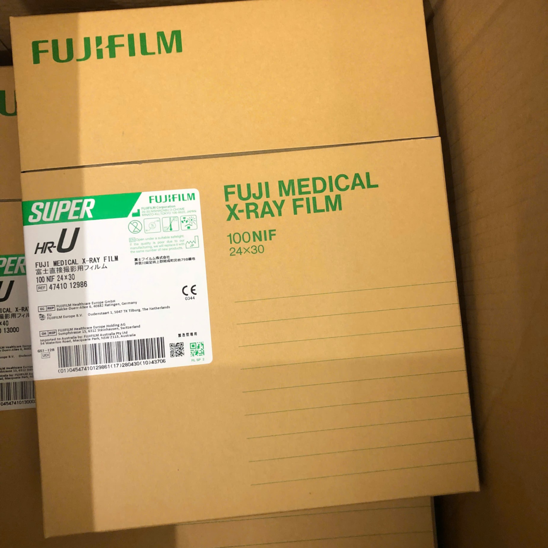 Phim X-Quang Ướt HRU 24X30 Fuji- Nhật (1hộp=100 Tờ)