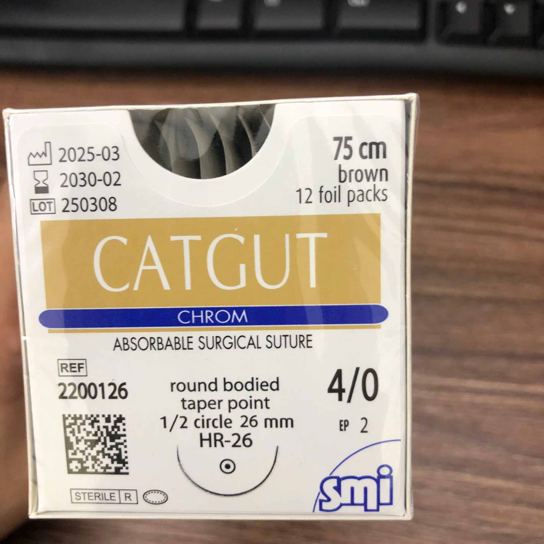 Chỉ tan chậm tự nhiên Chromic Catgut số 4/0, SMI AG, Bỉ (Hộp=12 sợi)