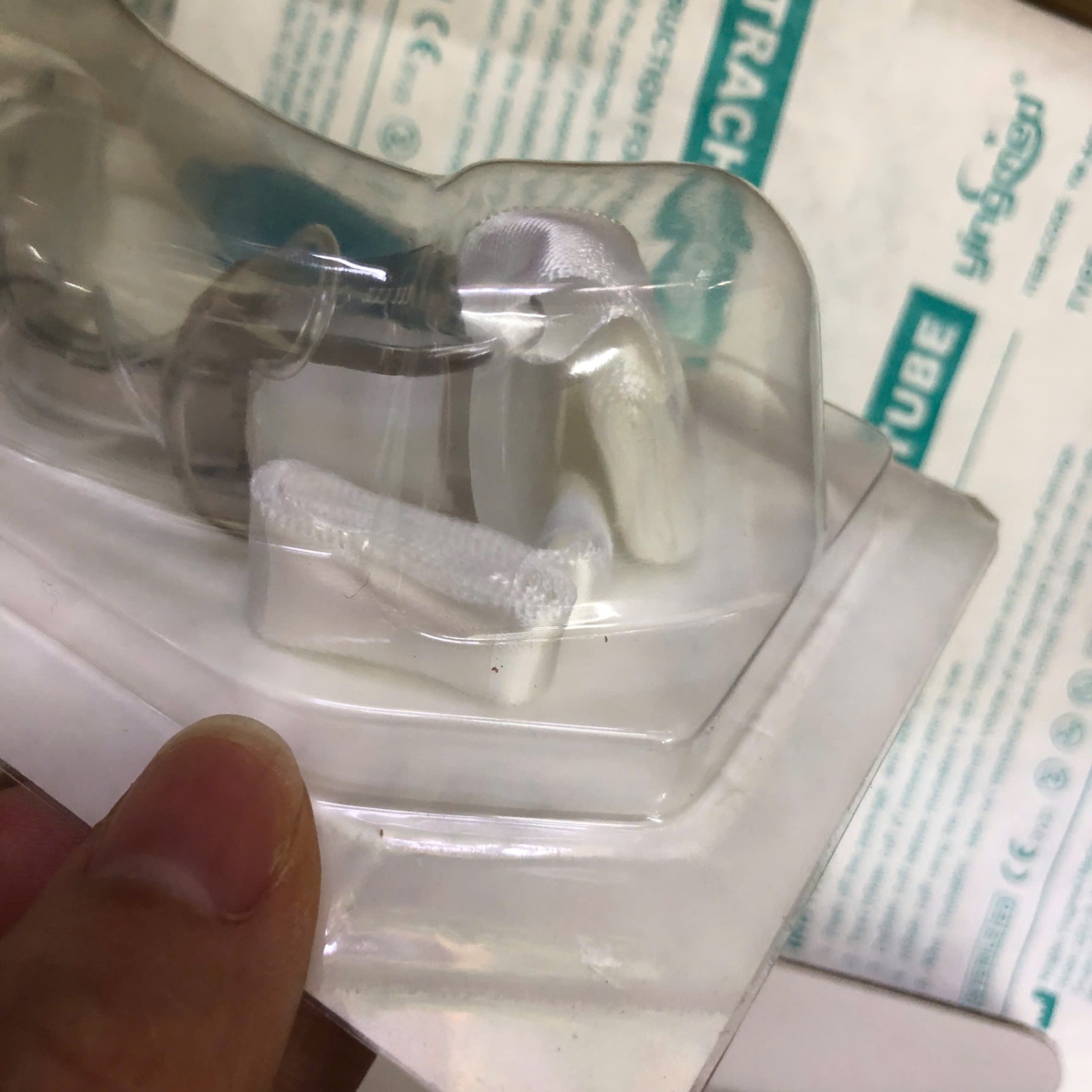 Ống khai mở khí quản 1 nòng có bóng các cỡ, NINGBO YINGMED MEDICAL Trung Quốc (Hộp = 10 cái)