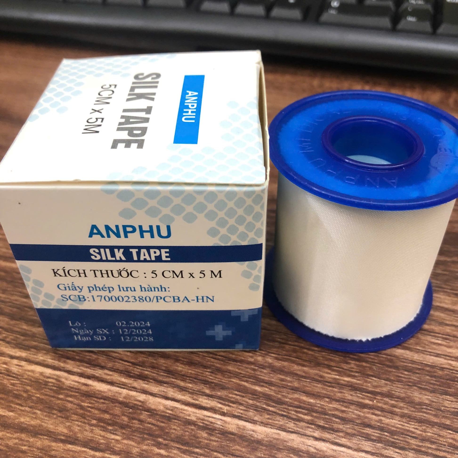 Băng dính lụa (silk tape) 5cm x 5m An Phú (Hộp=12 cuộn)