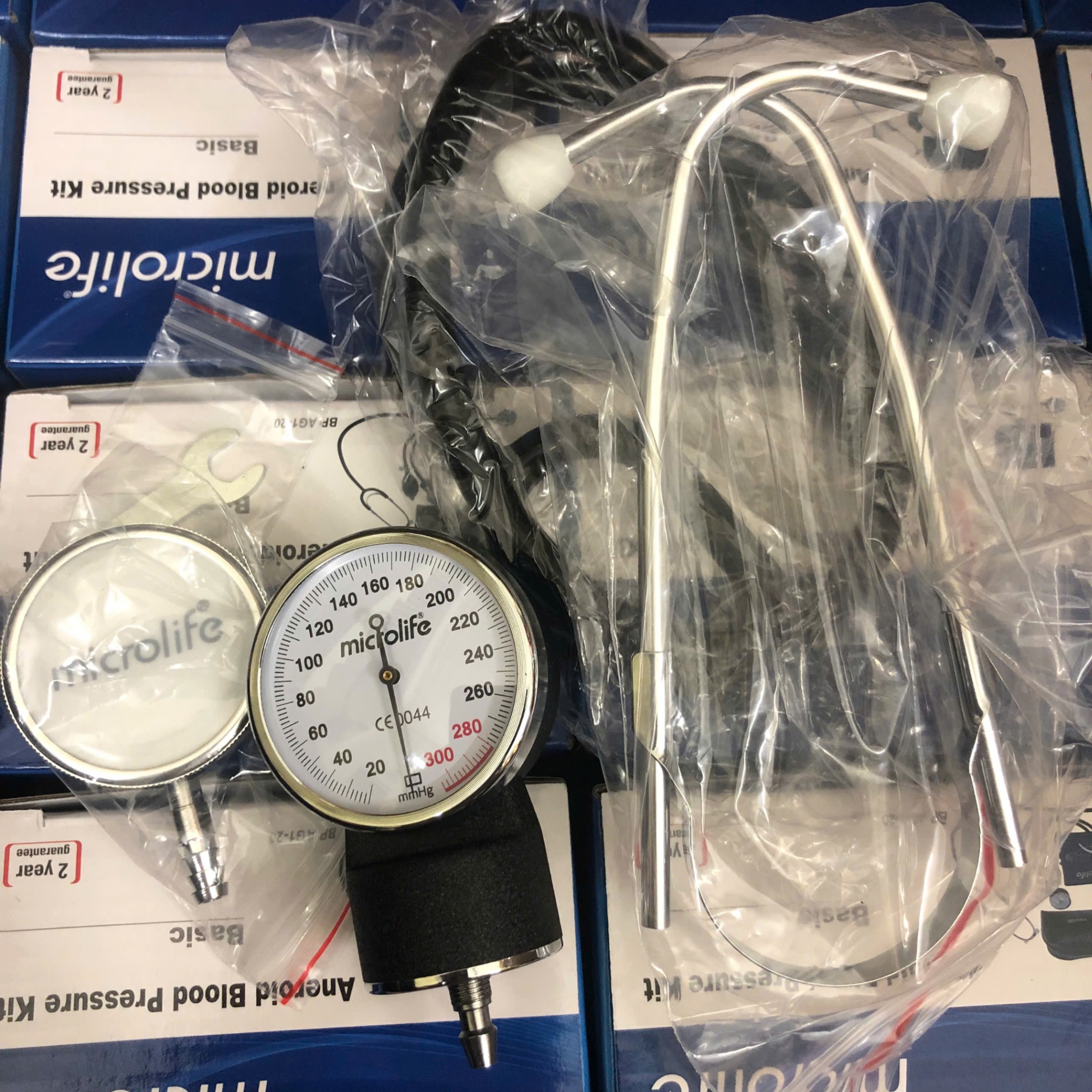 Máy đo huyết áp cơ kèm tai nghe Microlife BP AG1-20